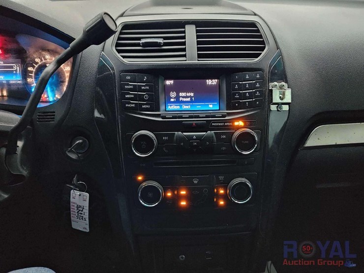 2016-ford-explorer-image-17