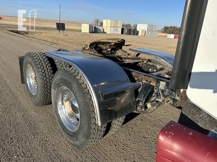 2014-peterbilt-386-image-9