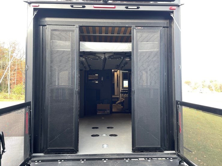 #4502-•-2025-forest-river-xlr-nitro-lux-toy-hauler-(wi-title)-image-32