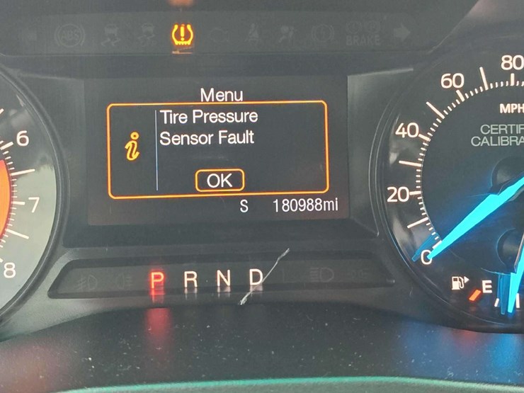 2017-ford-explorer-image-32