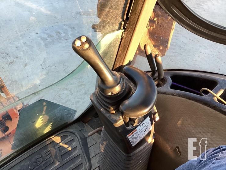 2012-case-580sn-image-16