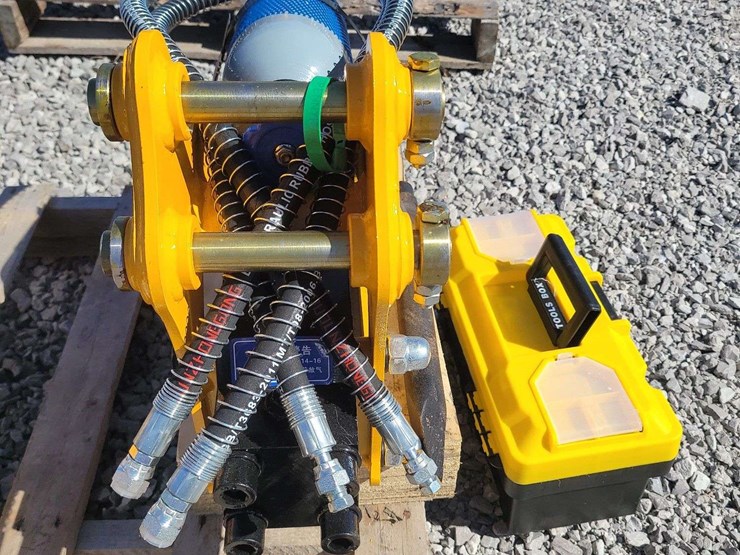 hydraulic-breaker-for-mini-excavator.-image-2