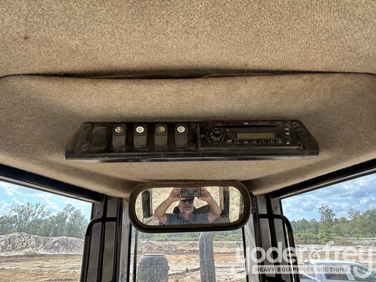 2013-caterpillar-d6n-lgp-image-16