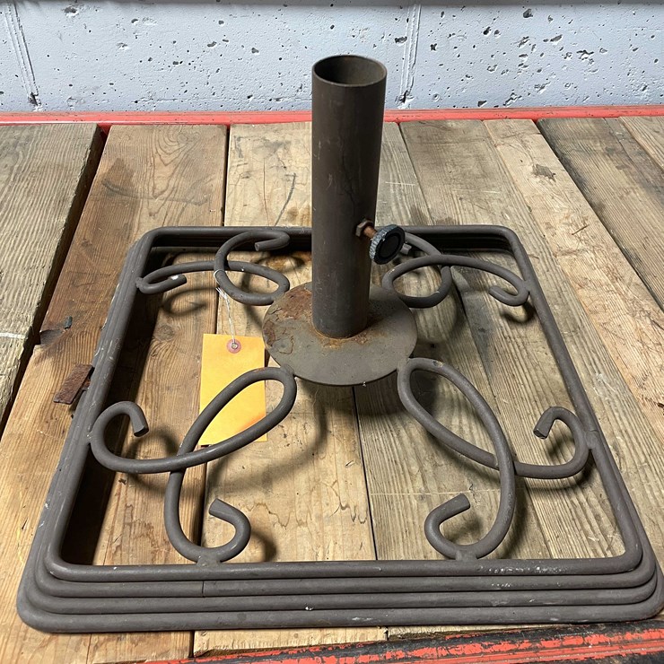 #14022 • Patio Umbrella Base (O3)