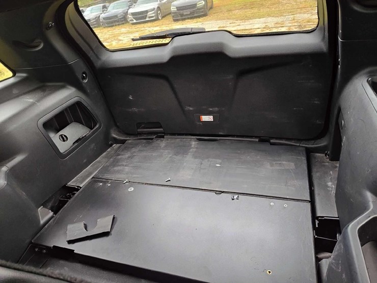 2016-ford-explorer-image-35