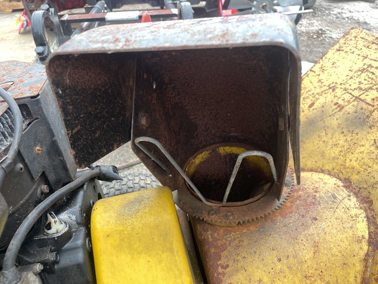 #14035-•-(2)-bolens-24"-snow-blower-(o4)-image-15