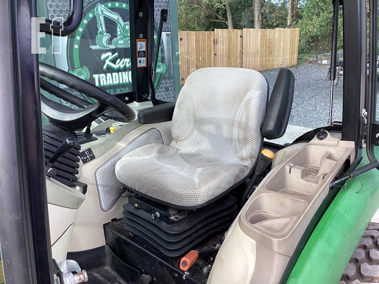 2017-john-deere-4052r-image-12