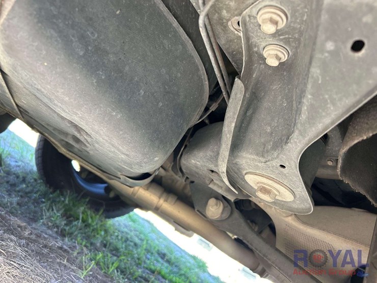 2022-ford-explorer-image-18