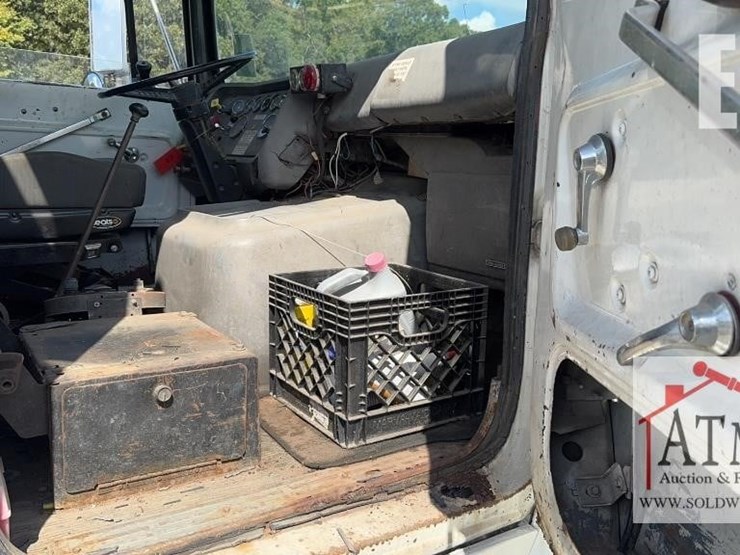 1985-ford-lnt9000-image-22