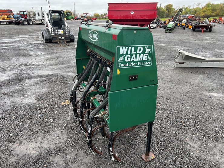 sukup-food-plot-planter-image-5