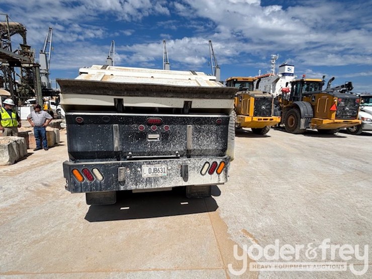 2014-isuzu-nqr-image-4