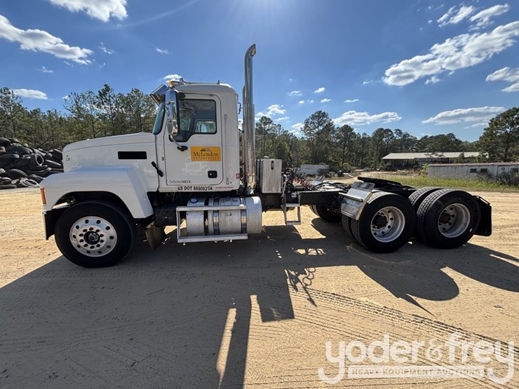 2017-mack-chu613-image-2