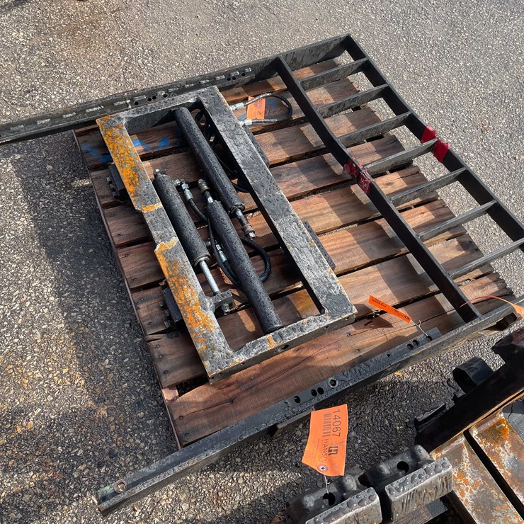 #14071 • Class 4 Load Backrest (O10)