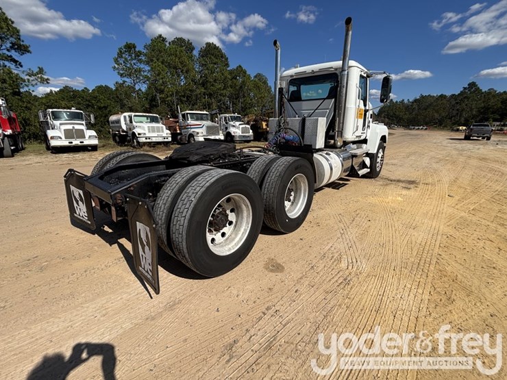 2017-mack-chu613-image-5