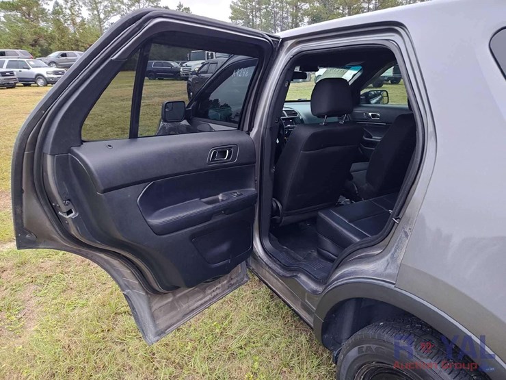 2016-ford-explorer-image-29