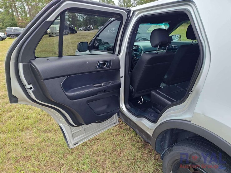 2016-ford-explorer-image-11