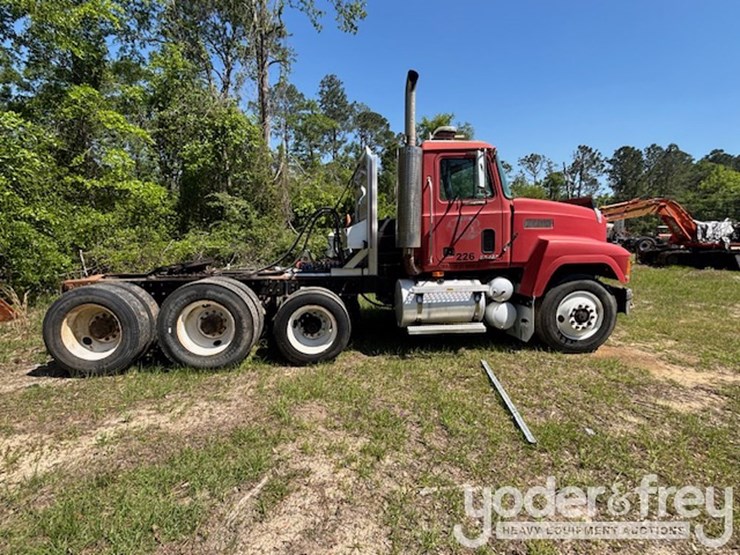 1999-mack-ch613-image-5