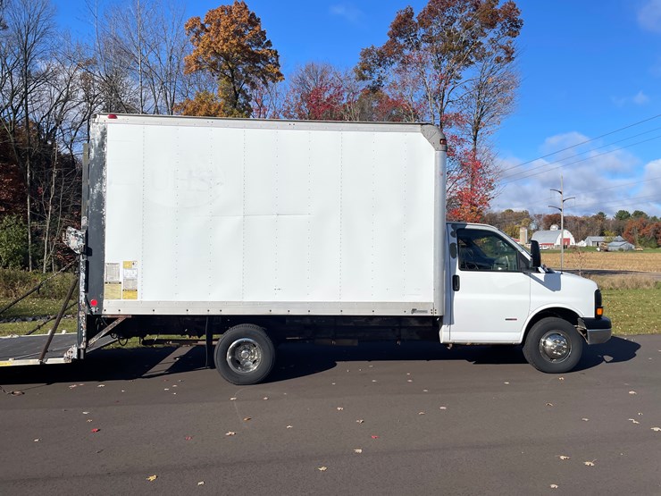 2007-chevrolet-g3500-image-4
