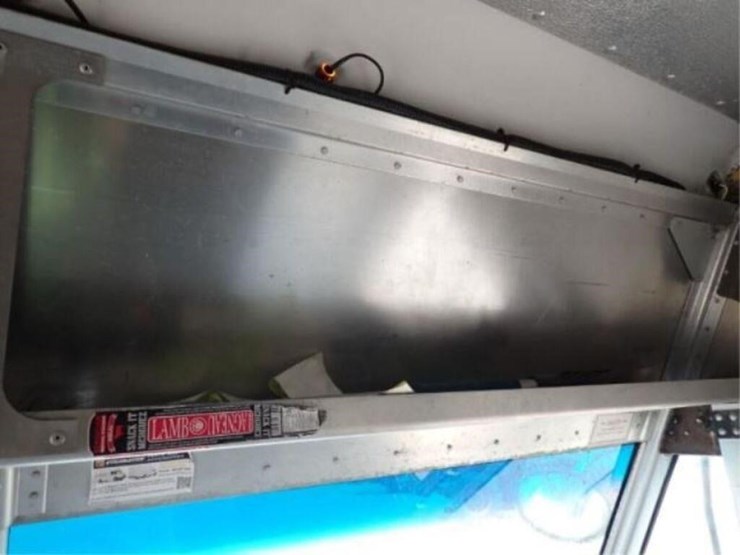 2015-freightliner-mt55-image-28