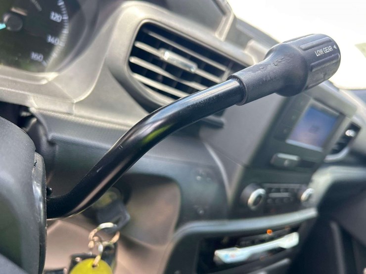 2020-ford-explorer-image-17