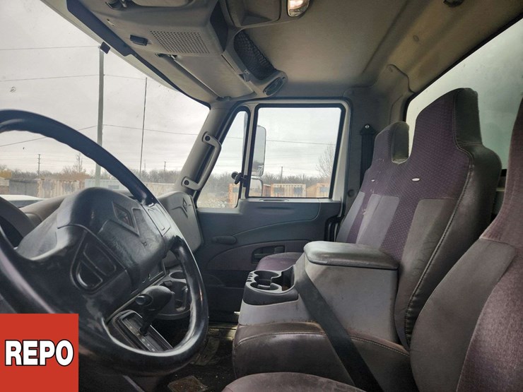 2016-international-durastar-4300-image-28