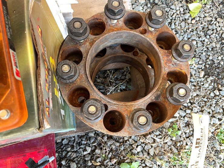 #5721-•-assorted-automotive-related-items-image-5