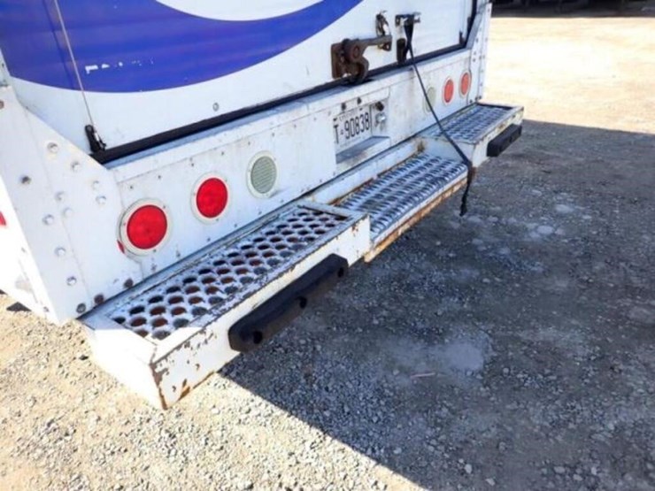 2012-freightliner-mt55-image-44