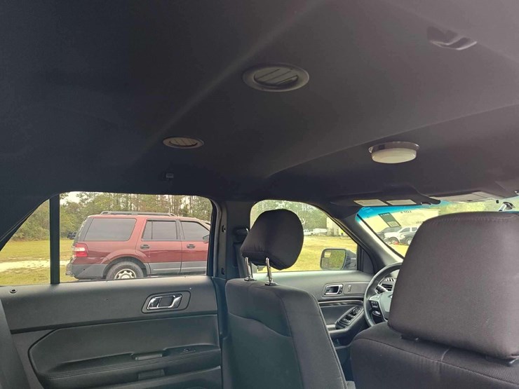 2016-ford-explorer-image-34