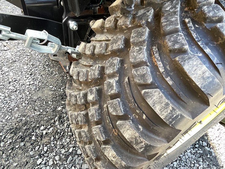 2024-john-deere-1025r-image-27