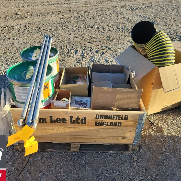 Pallet of boxes with parts with 2 drums Castrol Optipit