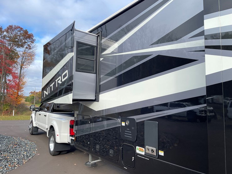 #4502-•-2025-forest-river-xlr-nitro-lux-toy-hauler-(wi-title)-image-18