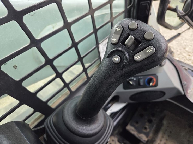 2019-bobcat-t740-image-37