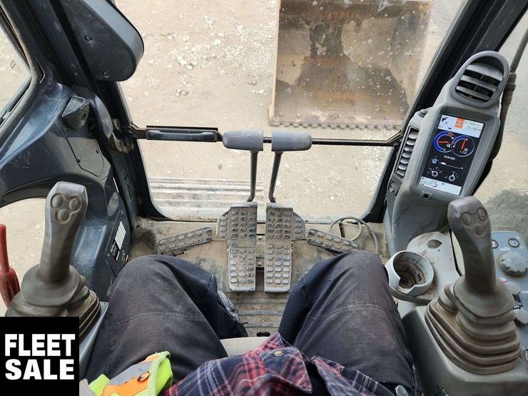 2013-john-deere-250g-excavator-image-12