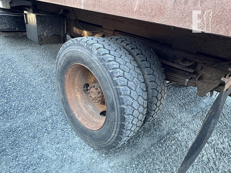 1996-ford-f800-image-10