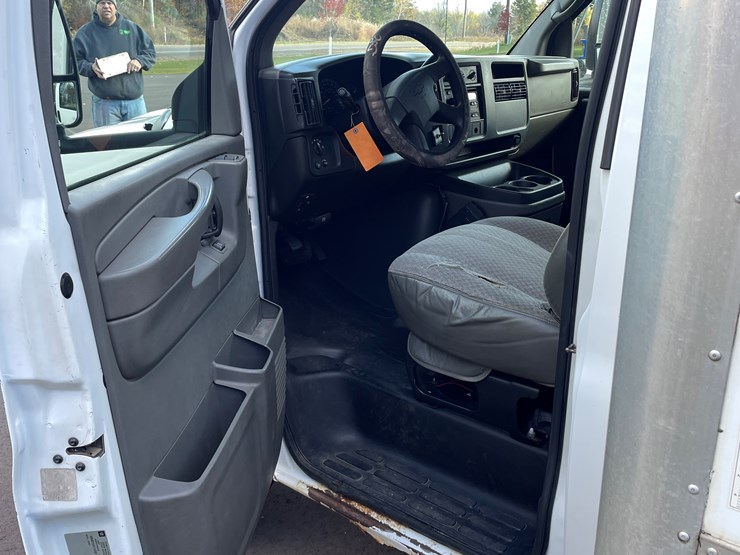 2007-chevrolet-g3500-image-58