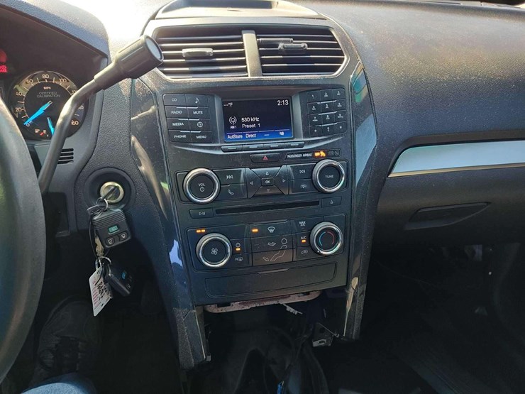 2016-ford-explorer-image-17