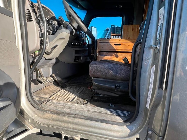 2014-peterbilt-579-image-13