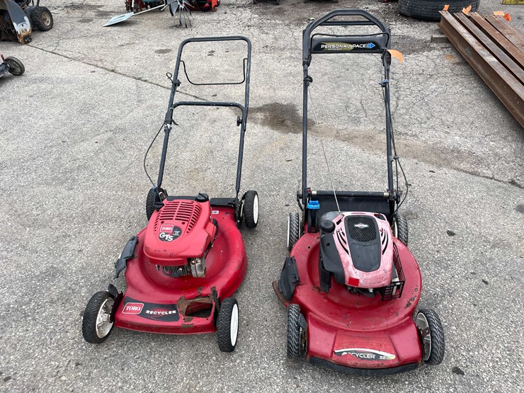#14030-•-(2)-toro-recycler-lawn-mowers-(o4)-image-2