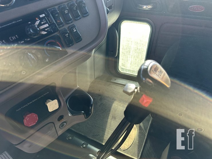 2014-peterbilt-386-image-19