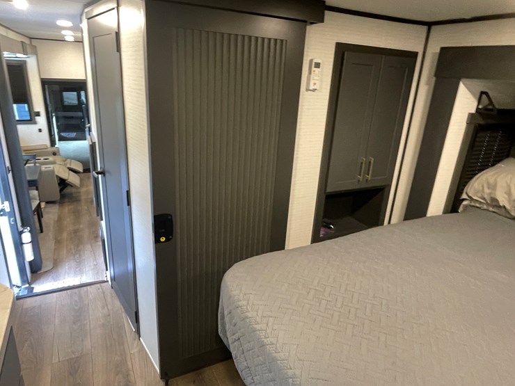 #4502-•-2025-forest-river-xlr-nitro-lux-toy-hauler-(wi-title)-image-66