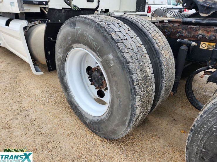 2019-peterbilt-579-image-15