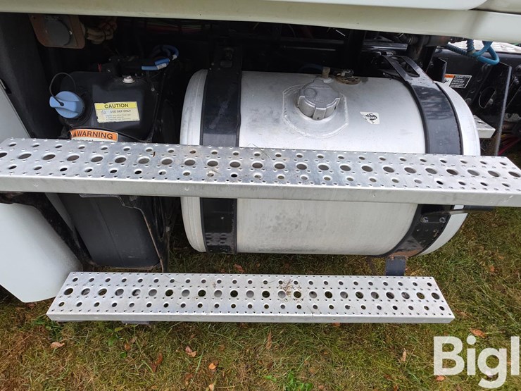 2016-freightliner-cascadia-125-image-9