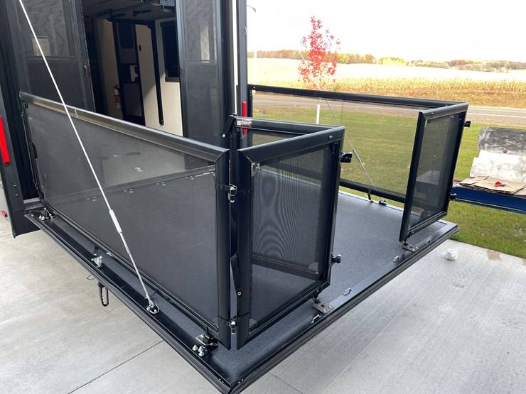 #4502-•-2025-forest-river-xlr-nitro-lux-toy-hauler-(wi-title)-image-31