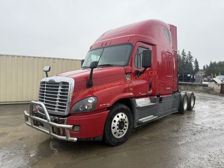2015-freightliner-cascadia-113-image-1
