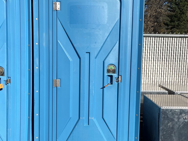 #5662-•-satellite-ind.-inc.-porta-potty-image-1