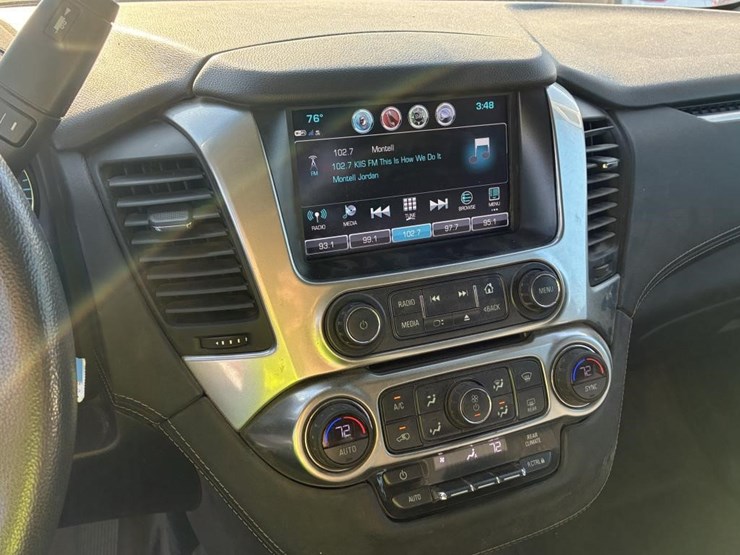 2019-chevrolet-suburban-image-20