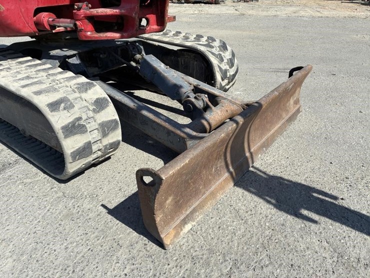 2016-takeuchi-tb230-image-10