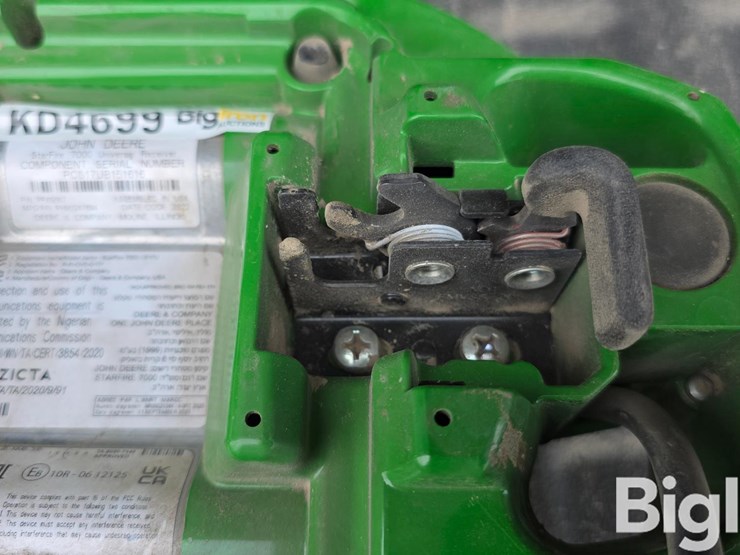 2022-john-deere-7000-image-13