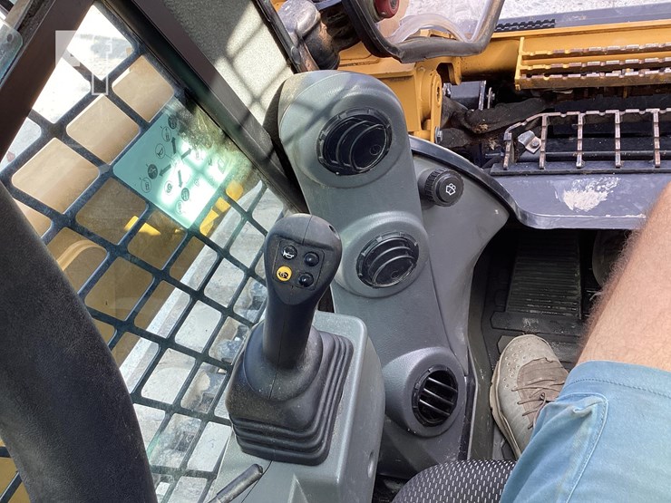 2022-caterpillar-279d3-image-15