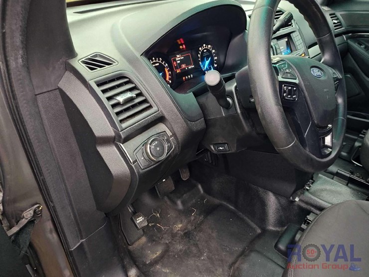 2016-ford-explorer-image-12